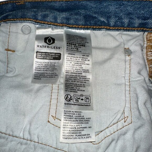 Levi's® Premium 501® Women's Shorts| Distressed | Dark Wash | Size 31 - Picture 7 of 8